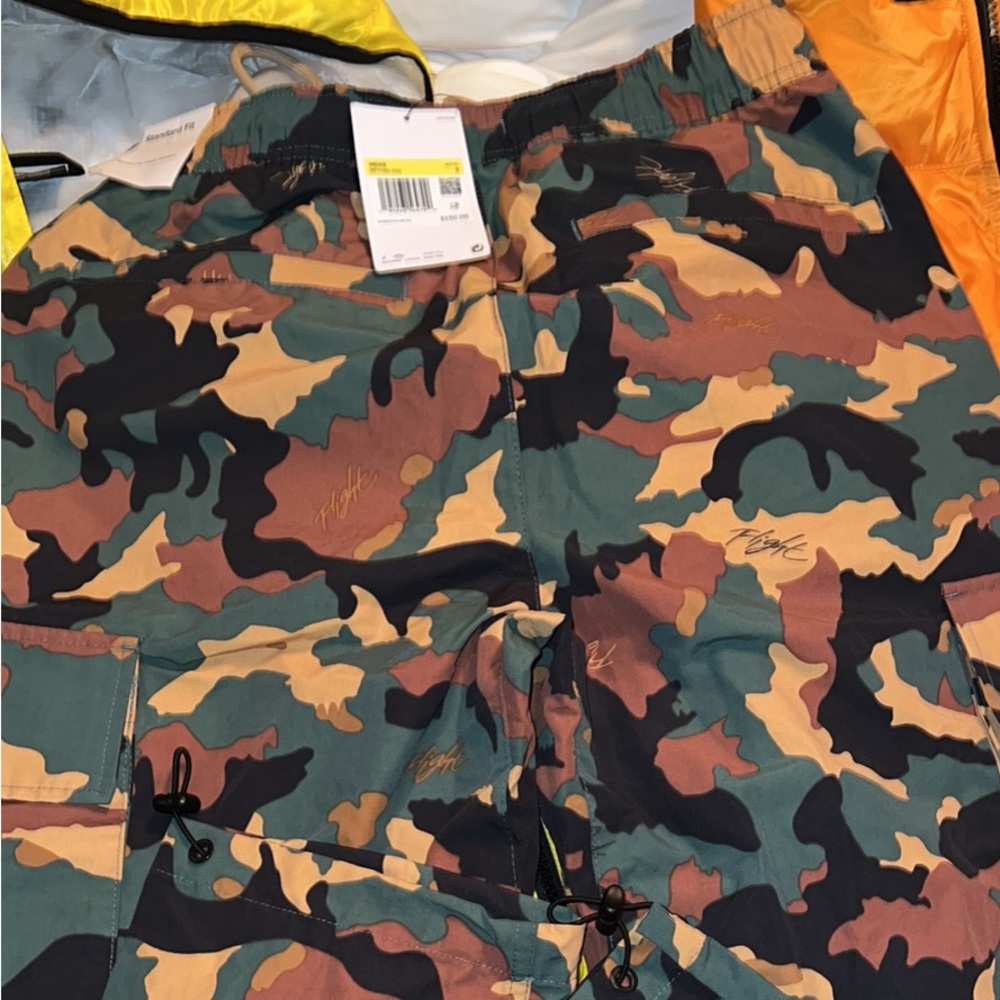 Men’s Nike Camo Cargo pants size small NWT
